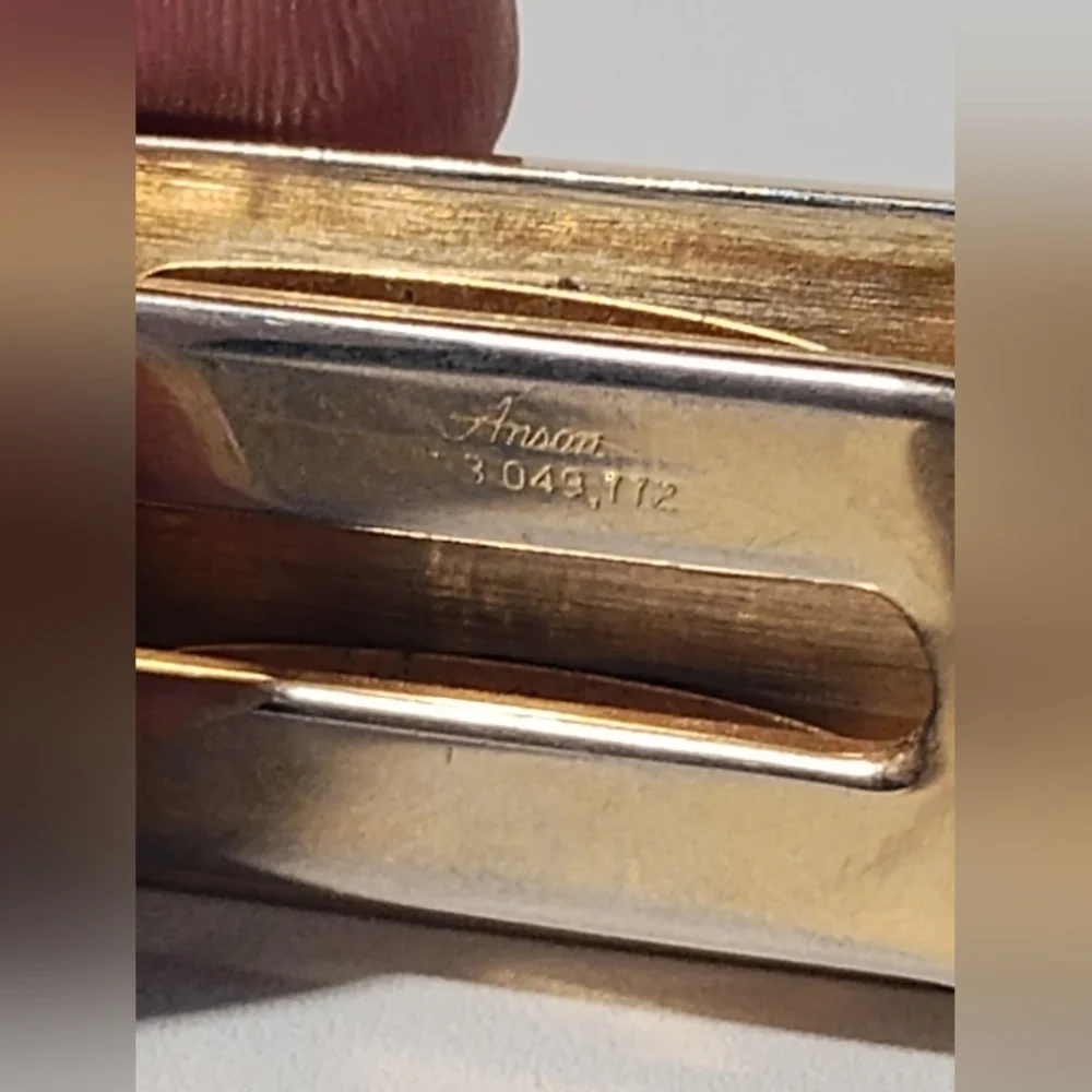 Vintage money clip with golf club 18th hole says 